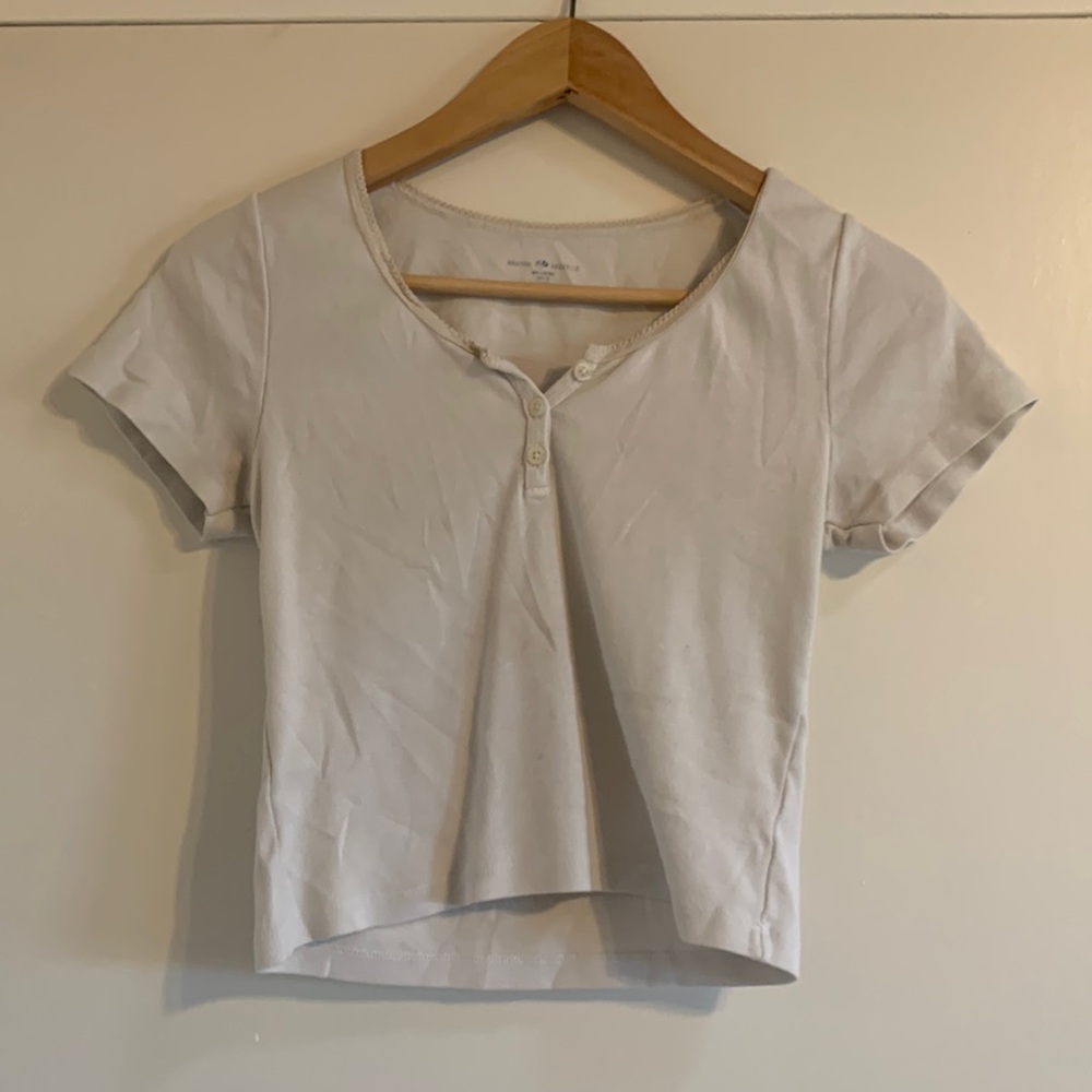BRANDY MELVILLE ZELLY TOP! White with cream lining on neck